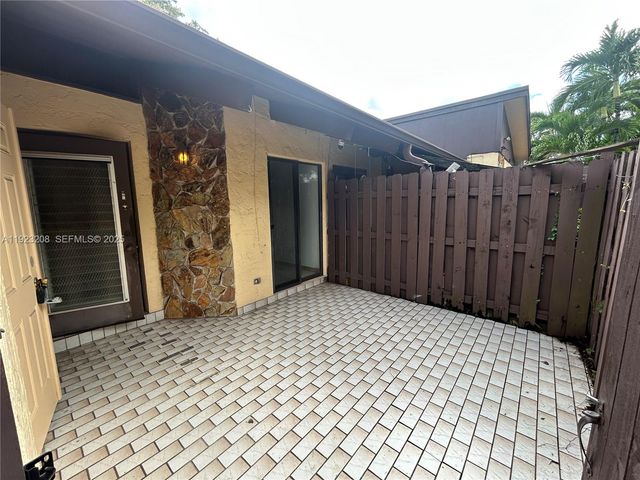 534 Briarwood Cir 1-48, Hollywood, FL 33024