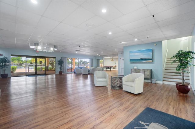 534 Briarwood Cir 1-48, Hollywood, FL 33024