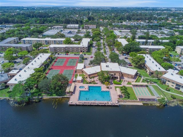 534 Briarwood Cir 1-48, Hollywood, FL 33024