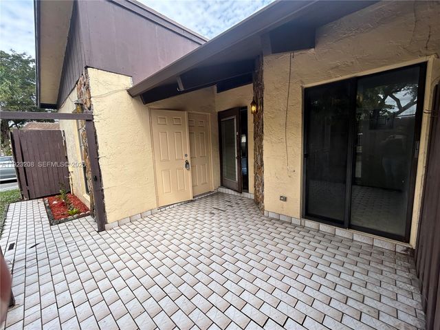 534 Briarwood Cir 1-48, Hollywood, FL 33024