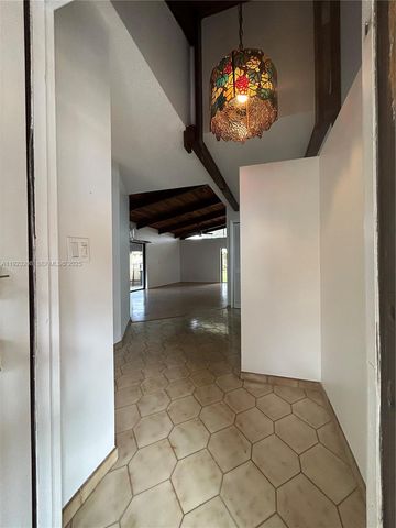 534 Briarwood Cir 1-48, Hollywood, FL 33024