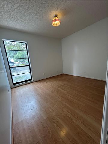 534 Briarwood Cir 1-48, Hollywood, FL 33024