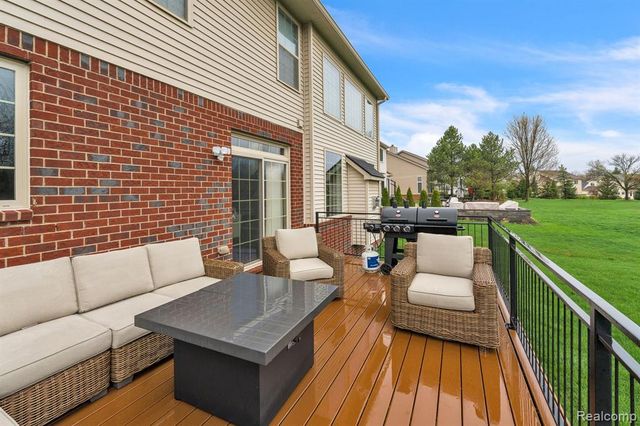 1002 Carriage Trace Boulevard, South Lyon, MI 48178