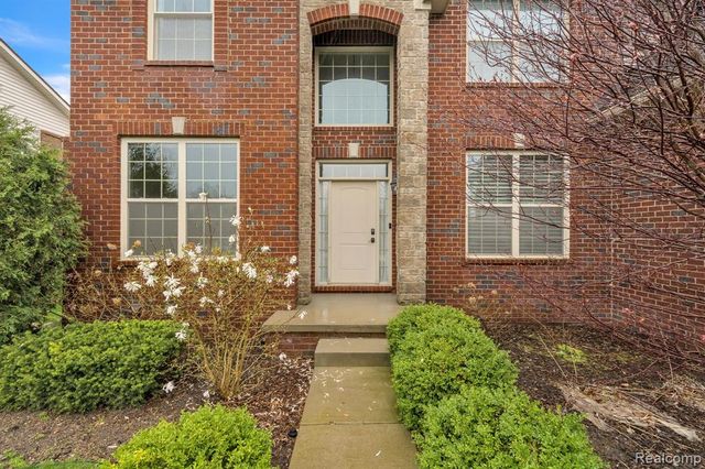 1002 Carriage Trace Boulevard, South Lyon, MI 48178