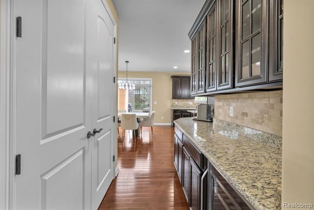 1002 Carriage Trace Boulevard, South Lyon, MI 48178