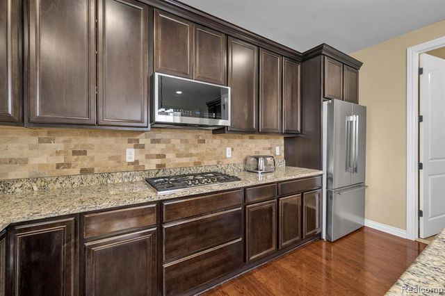 1002 Carriage Trace Boulevard, South Lyon, MI 48178