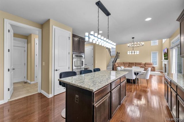 1002 Carriage Trace Boulevard, South Lyon, MI 48178