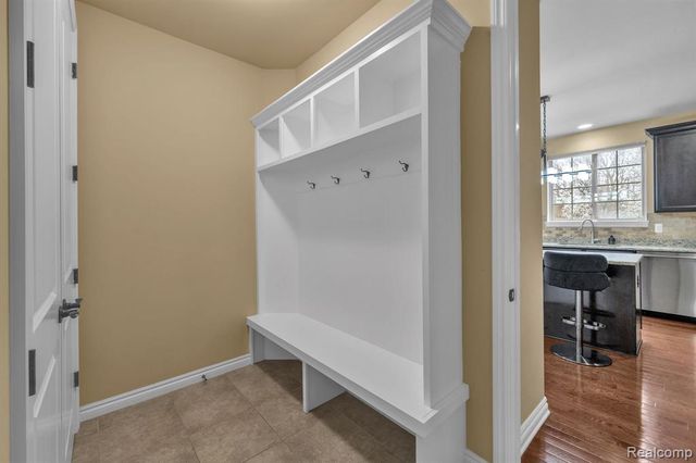 1002 Carriage Trace Boulevard, South Lyon, MI 48178