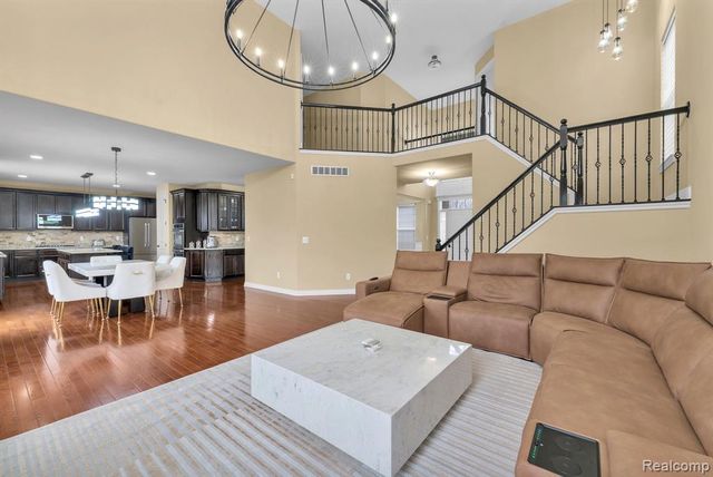 1002 Carriage Trace Boulevard, South Lyon, MI 48178