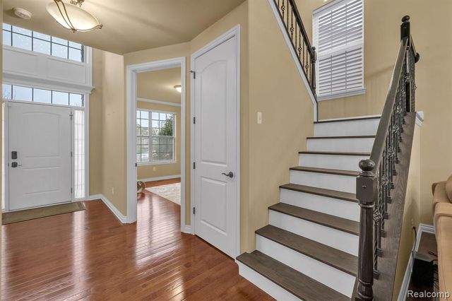 1002 Carriage Trace Boulevard, South Lyon, MI 48178