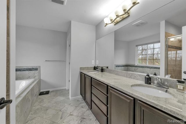 1002 Carriage Trace Boulevard, South Lyon, MI 48178