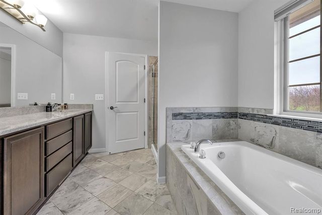 1002 Carriage Trace Boulevard, South Lyon, MI 48178