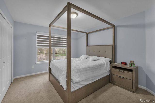 1002 Carriage Trace Boulevard, South Lyon, MI 48178