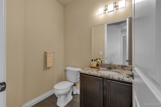 1002 Carriage Trace Boulevard, South Lyon, MI 48178