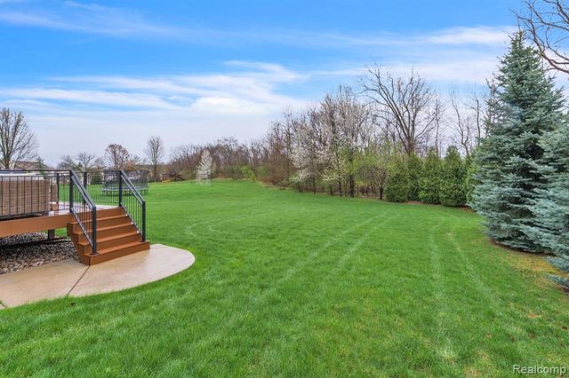 1002 Carriage Trace Boulevard, South Lyon, MI 48178
