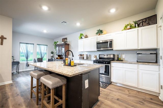 870 Gold Finch Way, Moss Bluff, LA 70611