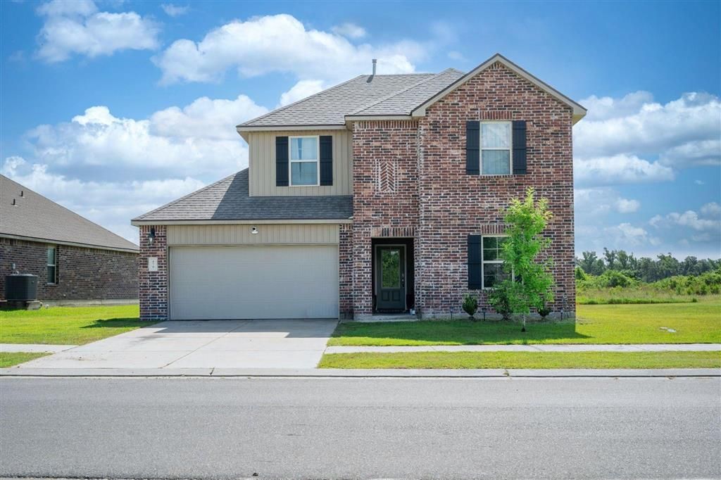 870 Gold Finch Way, Moss Bluff, LA 70611