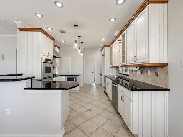 15502 Contender Lane, Friendswood, TX 77546