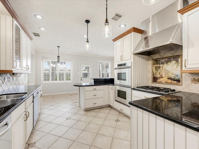15502 Contender Lane, Friendswood, TX 77546