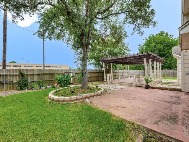 15502 Contender Lane, Friendswood, TX 77546