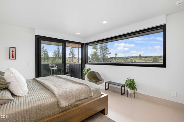 61456 Weinhard Court, Bend, OR 97702