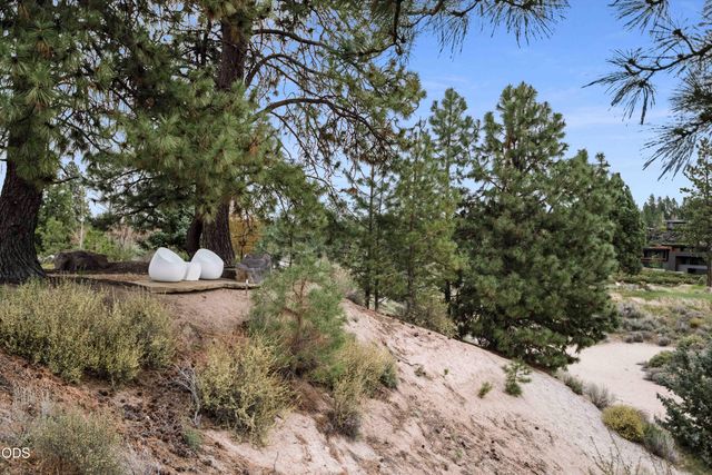 61456 Weinhard Court, Bend, OR 97702