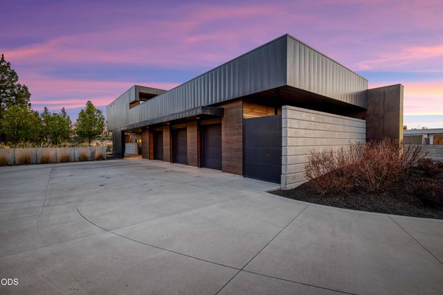 61456 Weinhard Court, Bend, OR 97702