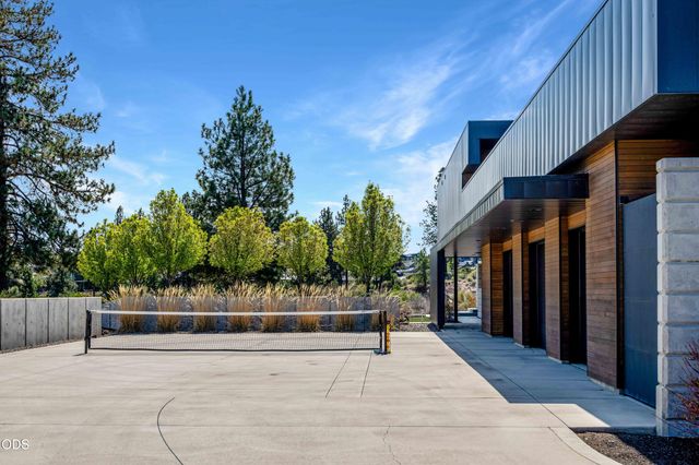 61456 Weinhard Court, Bend, OR 97702