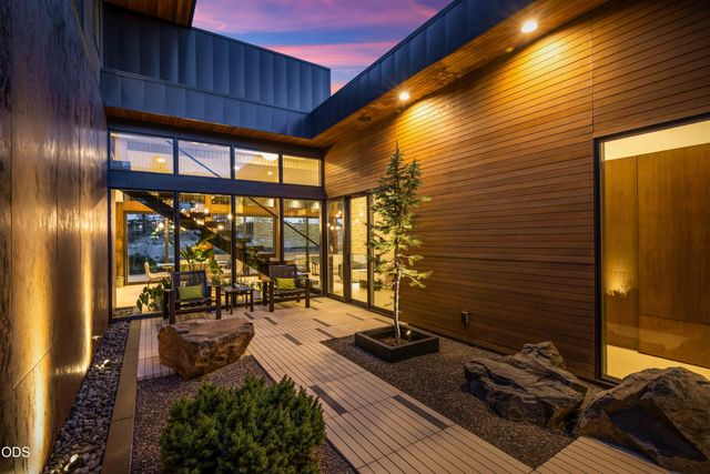 61456 Weinhard Court, Bend, OR 97702