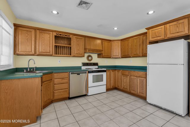 332 Canterbury Court B, Lakewood, NJ 08701