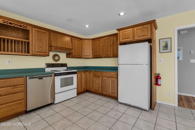 332 Canterbury Court B, Lakewood, NJ 08701