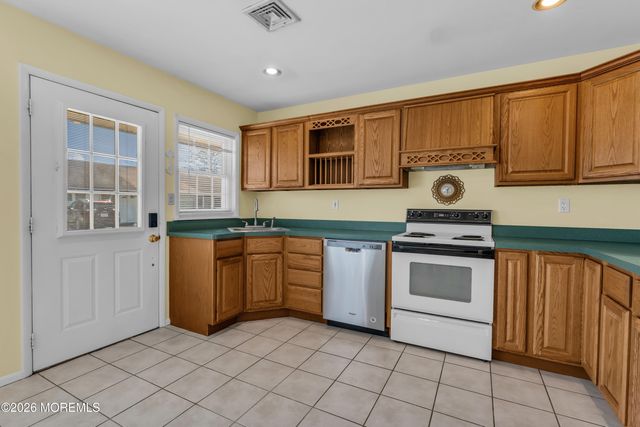 332 Canterbury Court B, Lakewood, NJ 08701