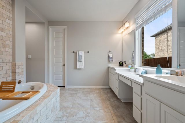 5621 Cypress Ranch BLVD, Spicewood, TX 78669