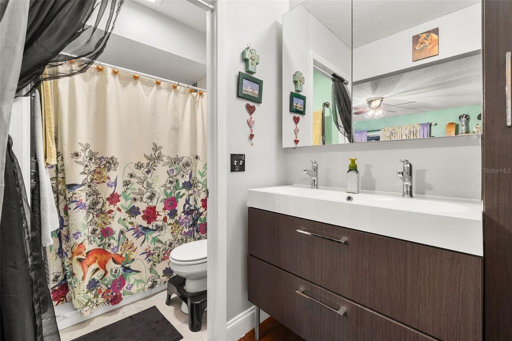 Image 15 of property listing at 210 ALSTON DRIVE, Orlando, FL 32835