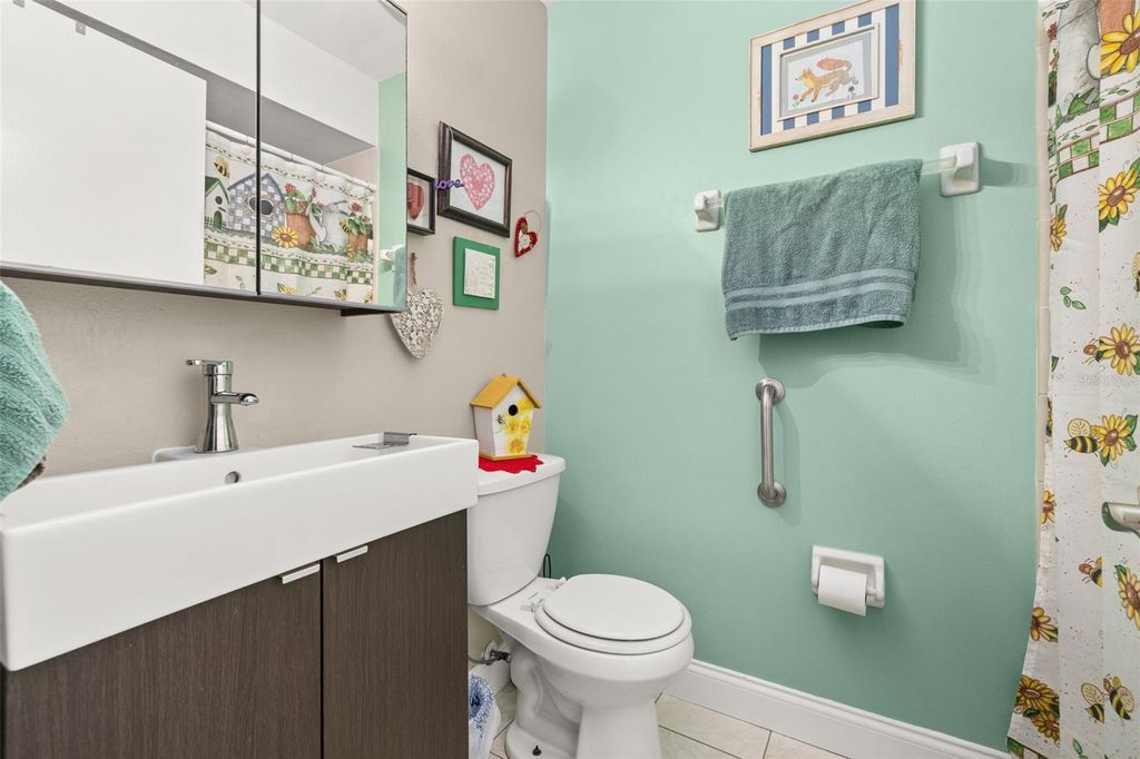 Image 17 of property listing at 210 ALSTON DRIVE, Orlando, FL 32835