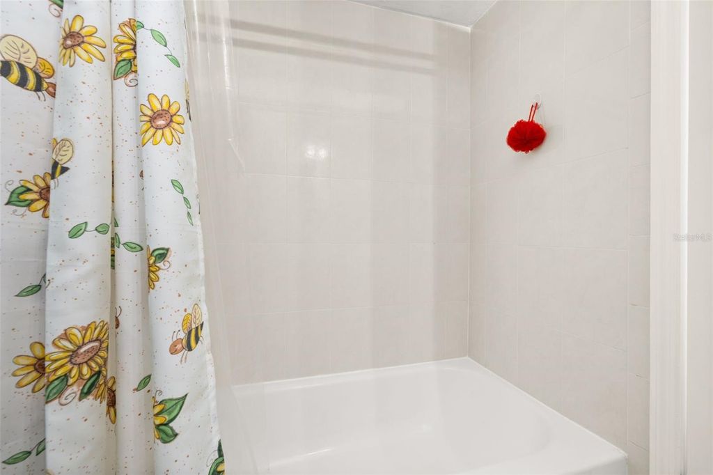 Image 18 of property listing at 210 ALSTON DRIVE, Orlando, FL 32835