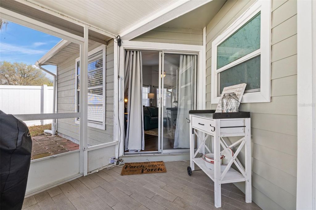 Image 20 of property listing at 210 ALSTON DRIVE, Orlando, FL 32835