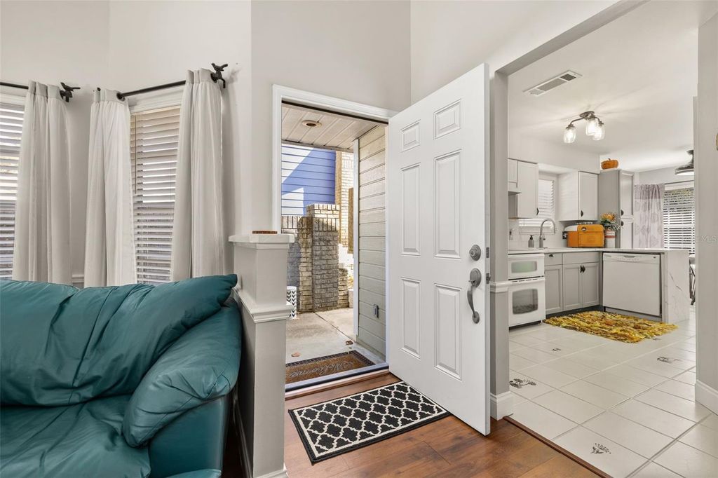 Image 5 of property listing at 210 ALSTON DRIVE, Orlando, FL 32835