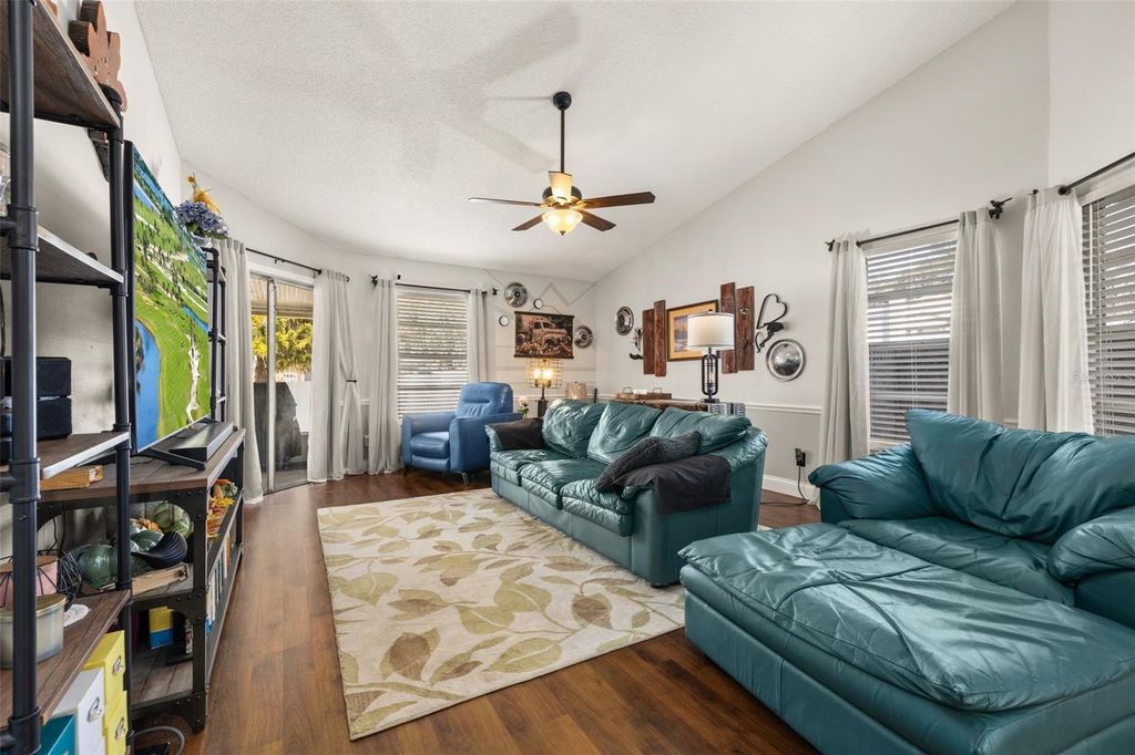 Image 6 of property listing at 210 ALSTON DRIVE, Orlando, FL 32835