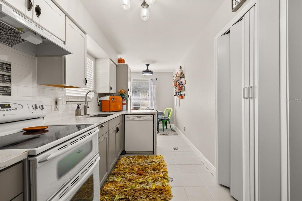 Image 10 of property listing at 210 ALSTON DRIVE, Orlando, FL 32835