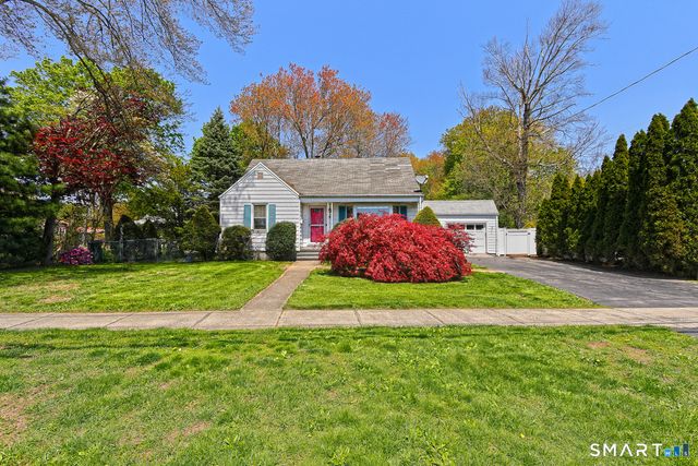 15 Locust Street, Milford, CT 06461