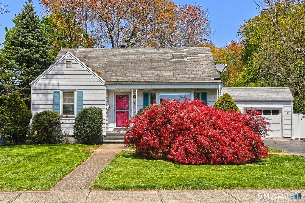 15 Locust Street, Milford, CT 06461