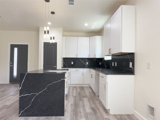 2720 Morning Avenue, Dallas, TX 75210