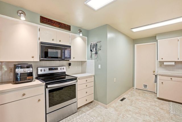 5732 N Drumheller St, Spokane, WA 99205