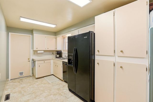 5732 N Drumheller St, Spokane, WA 99205