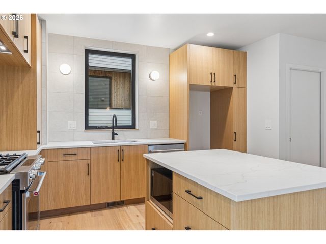 4615 N CAMPBELL Ave, Portland, OR 97217