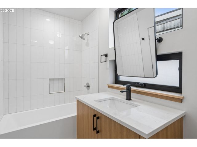 4615 N CAMPBELL Ave, Portland, OR 97217