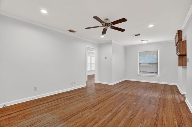 4309 Curzon Avenue, Fort Worth, TX 76107