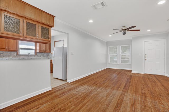 4309 Curzon Avenue, Fort Worth, TX 76107