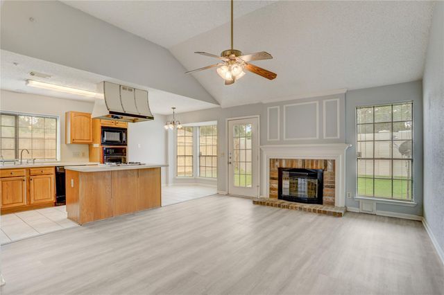 307 E Sutton Square, Stafford, TX 77477